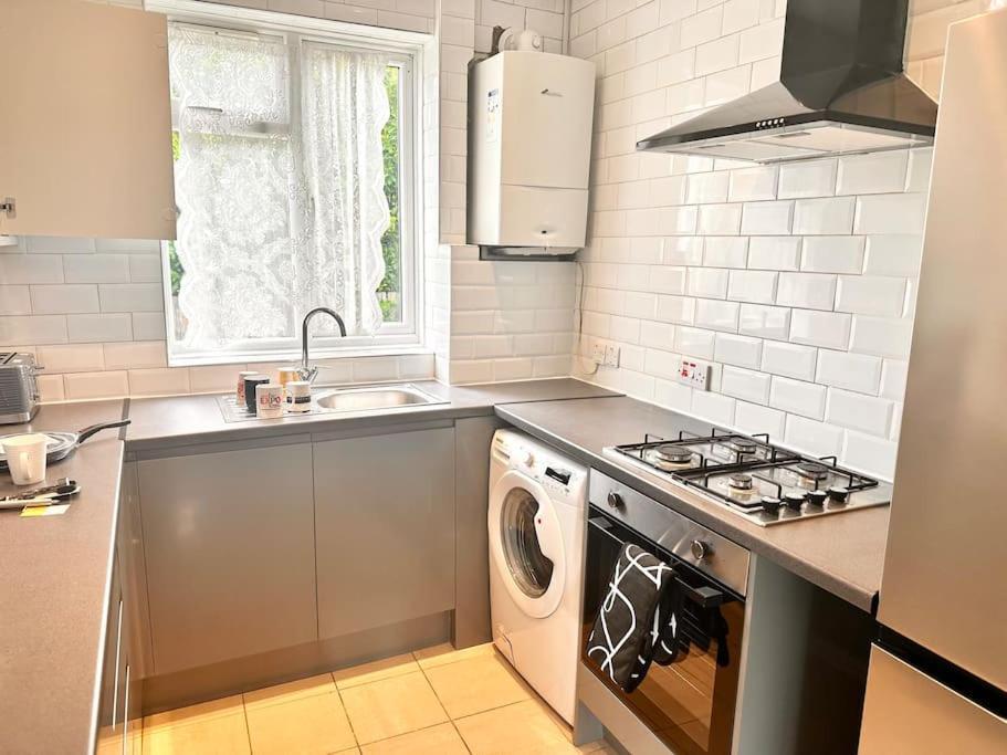 5 Bed Property In Se12 Londres Extérieur photo
